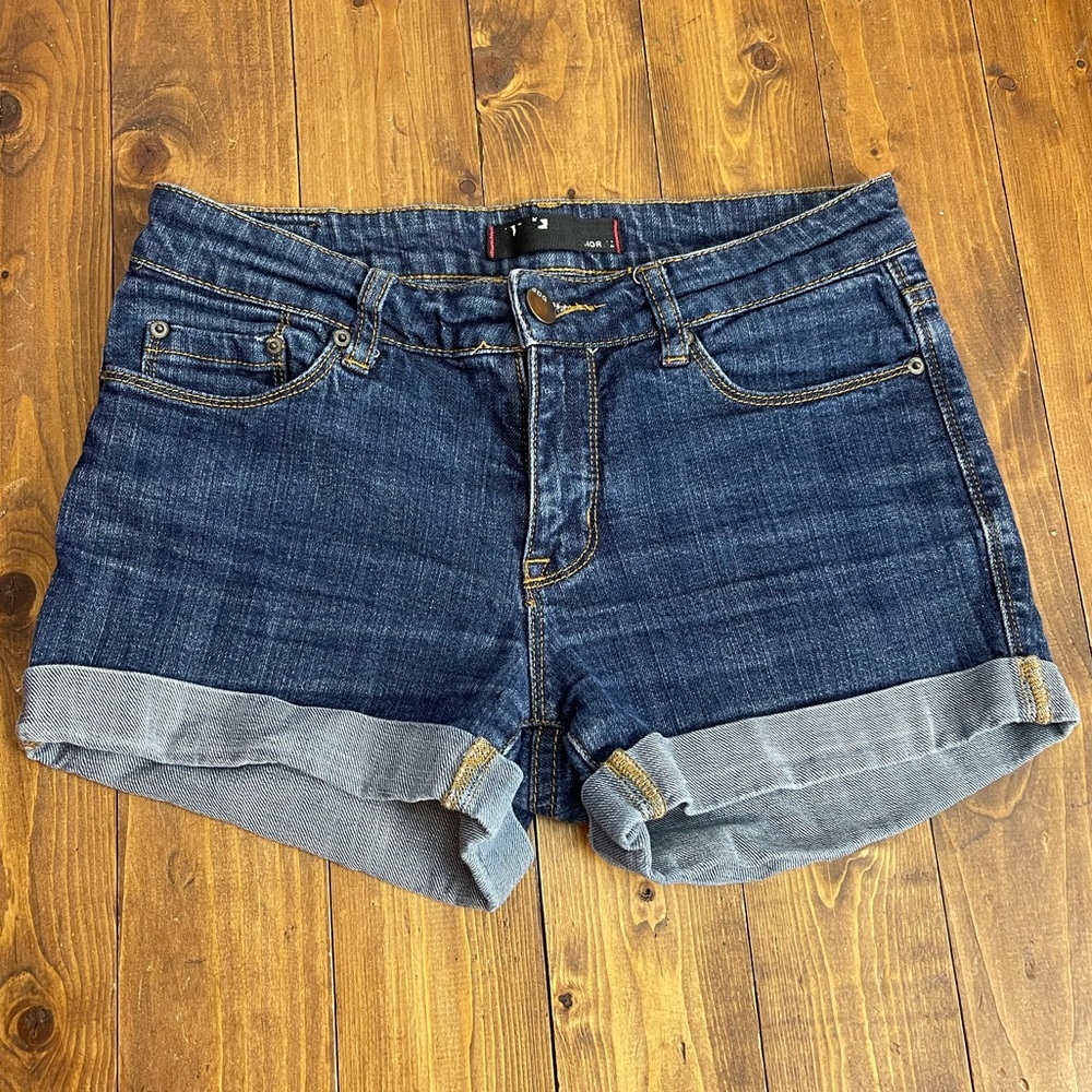 Urban Outfitters BDG size 27 dark wash jean shorts